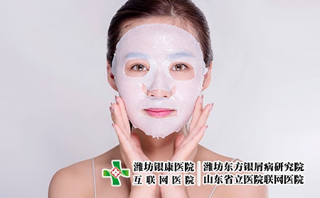 摄图网_500651484_女子使用面膜展示（企业商用）